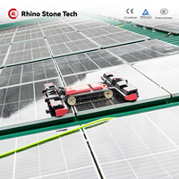 Fournisseur d'usine, machine de nettoyage photovoltaïque à alimentation en eau automatique, robot de nettoyage de panneaux solaires pour ferme solaire industrielle
