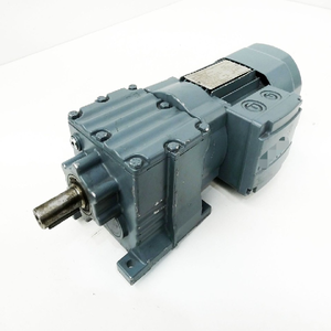 PLC R17DR63L4BRISU ギアモーター 025kW 1300rpm I863 - Product Image 1