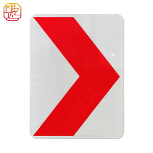 Fabrika Fiyatı: 450mm X 600mm Chevron ve Uyarı İşareti Kanatlı Trafik Levhası Filipinler - Product Image 1