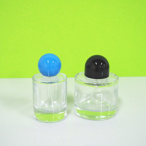 Botella de vidrio de perfume de lujo con base gruesa y tapa redonda, cilíndrica, vacía, para cosméticos, de 30 ml y 50 ml. - Product Image 4