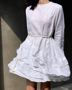 Nouveau design été décontracté ample à manches longues O cou <span class=keywords><strong>multicouche</strong></span> volants vêtements de vacances femmes <span class=keywords><strong>blanc</strong></span> lin Maxi robe - Product Image 4