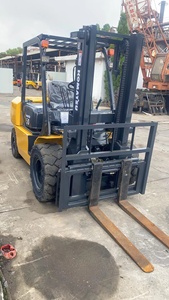 Chariot élévateur diesel Komatsu FD50 d'occasion du Japon, 5 tonnes, avec mât à trois sections et fourches de 1220x125x50 mm, à vendre - Product Image 3