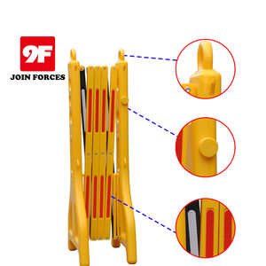 Barrera de Seguridad Vial Expandible de HDPE de Alta Visibilidad, Color Amarillo, Rellenable con Agua, con Luz, de Fábrica - Product Image 1