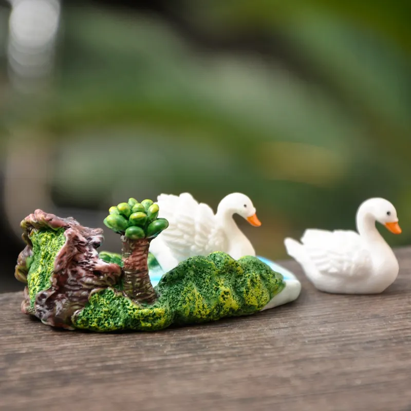 Miniature Landscape Small Resin Figurines Pig Rabbit Swan Snowman Season Scenery Home Decoration DIY Snow Globe Material