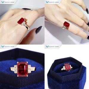Anello Tianyu in Oro 14K con <span class=keywords><strong>Rubino</strong></span> Sintetico Taglio <span class=keywords><strong>Smeraldo</strong></span> 8x11mm e Moissanite d Vvs, Anello di Fidanzamento in Oro Massiccio per Donne - Product Image 3
