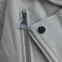 Veste en cuir courte beige pour femme, style motard, avec manches à lanières, couleurs personnalisables disponibles