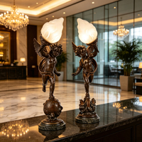 Paire de lampes-statues en bronze coulé, style rococo antique, personnalisable, pour hall d'hôtel, avec figurines Putti volantes
