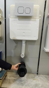Cisterna de Pared Oculta Multiusos de HDPE Duradero con Doble Descarga para Baños de Hoteles, Hogares y Comercios - Product Image 2