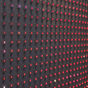 P40 đầy đủ màu sắc RGB linh hoạt trong suốt LED hiển thị hoặc Led Curtain <span class=keywords><strong>Screen</strong></span> lưới ngoài trời cho quảng cáo ngoài trời hiển thị - Product Image 2