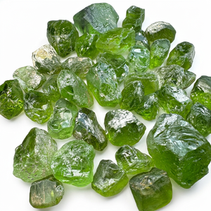 Très belle pierre précieuse naturelle brute de péridot vert olive, qualité facettée, pierre semi-précieuse brute de péridot provenant du Pakistan - Product Image 1