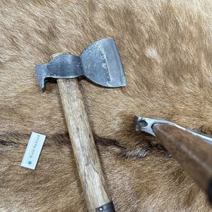 Hache de boucher noire Hammer avec barre à griffes, hache large polie, tire-clous, haches forgées à la main, haches Tomahawk avec étui en cuir et emballage - Product Image 5