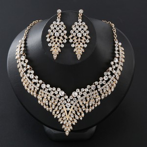 European American Popular Vintage Gold Plated Women's <b>2</b>-<b>piece</b> Necklace <b>Set</b> Leaves Flowers Exaggerated Jewelry for Wedding Party - Product Image 3