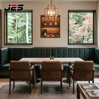 Ensemble de table et de chaises de restaurant moderne personnalisé J2S avec chaises rembourrées pour les projets de restaurants commerciaux, cafés et hôtels