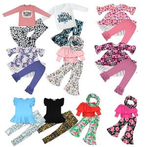 Conjunto de ropa de 3 piezas para niña pequeña, top corto, pantalones acampanados con bufanda, ropa para niña - Product Image 1