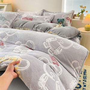 Set Quattro Pezzi in Pile Corallo Invernale Caldo Copripiumino in Pile Doppio Lato Lenzuolo in Flanella Fodera in Pile Morbido Ispessito - Product Image 5