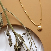 Jolies bijoux cadeaux pour filles et femmes, collier pendentif rond délicat en acier inoxydable plaqué or 18 carats, gravé d'un message porte-bonheur et significatif
