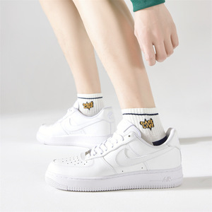 2024 printemps été hommes à la mode court Tube <span class=keywords><strong>chaussettes</strong></span> sueur absorbant <span class=keywords><strong>et</strong></span> respirant sport bas en gros lettre à motifs - Product Image 4