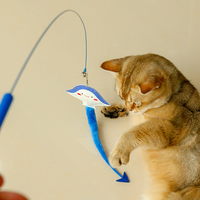 Vente flash : Jouets pour chat en forme de poisson d'océan avec longue tige en fil d'acier pour jeu interactif en intérieur