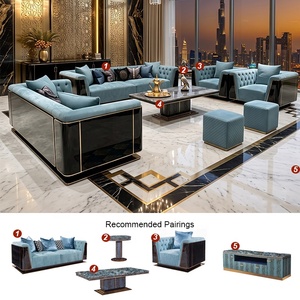 Ensemble de canapé Chesterfield capitonné en velours haut de gamme et table basse en marbre avec finition en métal doré pour salon de villa de luxe - Product Image 3