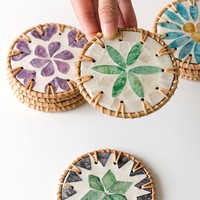 Natuurlijke schelpmozaïek rotan onderzetterset, boho handgeweven onderzetters met bloemenpatroon voor salontafel, huisdecoratie, hittebestendig, cadeau