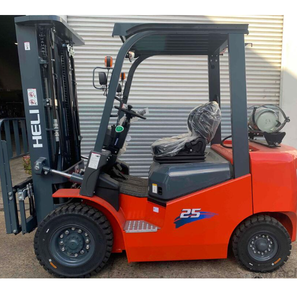 Truk Pengangkat Fleksibel Industri 2.5 Ton yang Tangguh CPQ25 Side Loader Stacker Stabil untuk Manajemen Stok Ritel - Product Image 2