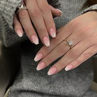 Uñas postizas al por mayor estilo ataúd cortas/medianas con diseño floral degradado arcoíris, pegamento para uñas artificiales, personalizadas y privadas.