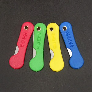 Folding Mini Utility Knife Stainless Steel Blade Plastic Handle Craft Paper Cutter Random Color Office Stationery Tool - Product Image 4