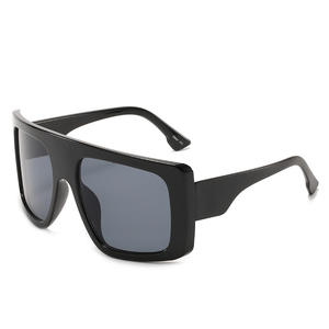 <span class=keywords><strong>Lunettes</strong></span> de soleil <span class=keywords><strong>tendance</strong></span> <span class=keywords><strong>2022</strong></span> <span class=keywords><strong>Lunettes</strong></span> de soleil carrées surdimensionnées à la mode pour femmes Protection UV400 <span class=keywords><strong>Lunettes</strong></span> de soleil en PC - Product Image 1