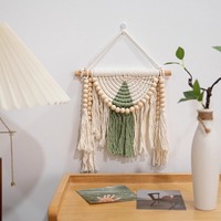 Décoration murale bohème en macramé avec perles en bois et pompons, tissée à la main, écologique, pour entrée et fond de maison d'hôtes