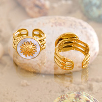 Bague ouverte à trois couches en acier inoxydable plaqué or de style français XY 701, avec coquille ronde en pierre naturelle, bijoux