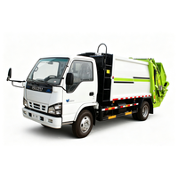 Camion de voirie léger ISUZU ELF 8m³ à chargement arrière avec compacteur pour la collecte des déchets urbains