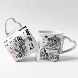 Tasse à café pour couple avec poignée en forme de cœur romantique SWT |   Tasse en céramique imprimée avec un monument de Rome |   Tasse à café ou à thé souvenir pour voyage, mug cadeau - Product Image 3