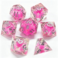 Ensemble de dés DND en résine liquide rose LuxeRoll, bords tranchants, brillants dans le noir, dés polyédriques scintillants, 7 pièces pour jeux de rôle sur table