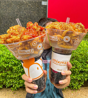 Gobelet jetable en plastique pour snacks et boissons, gobelet à thé au lait avec bol à snacks, gobelets à bubble tea 2-en-1 avec plateau à frites et logo personnalisé