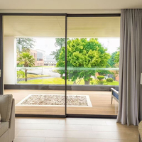 Porte coulissante panoramique insonorisée et isolée en aluminium et fibre de verre avec verre double vitrage trempé pour usage intérieur et extérieur