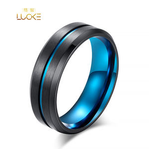 2020 vendita calda all'ingrosso <span class=keywords><strong>anelli</strong></span> creativi occidentali Craft regalo di nozze in acciaio inossidabile alla moda gioielli da <span class=keywords><strong>uomo</strong></span> <span class=keywords><strong>anelli</strong></span> a strisce blu dorato - Product Image 4