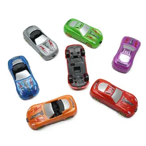 Mini Plastic Sliding Racing Auto Voor Kids Fun Speelgoed & 75Mm Capsule Verrassing Speelgoed