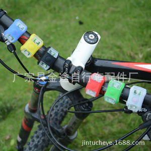 Lampe de vélo LED en silicone de sixième génération, étanche IPX4, 6 modes, noir, rouge, bleu, blanc, jaune, vert - Product Image 2