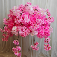 EG-FB001 Boule de fleurs rouge vif pour mariage en plein air, ambiance romantique, arrangement floral pour mariage