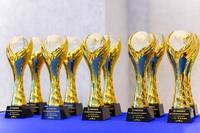 Vente en gros trophée en métal personnalisé créatif trophée de cristal prix événement commercial avec logo personnalisé