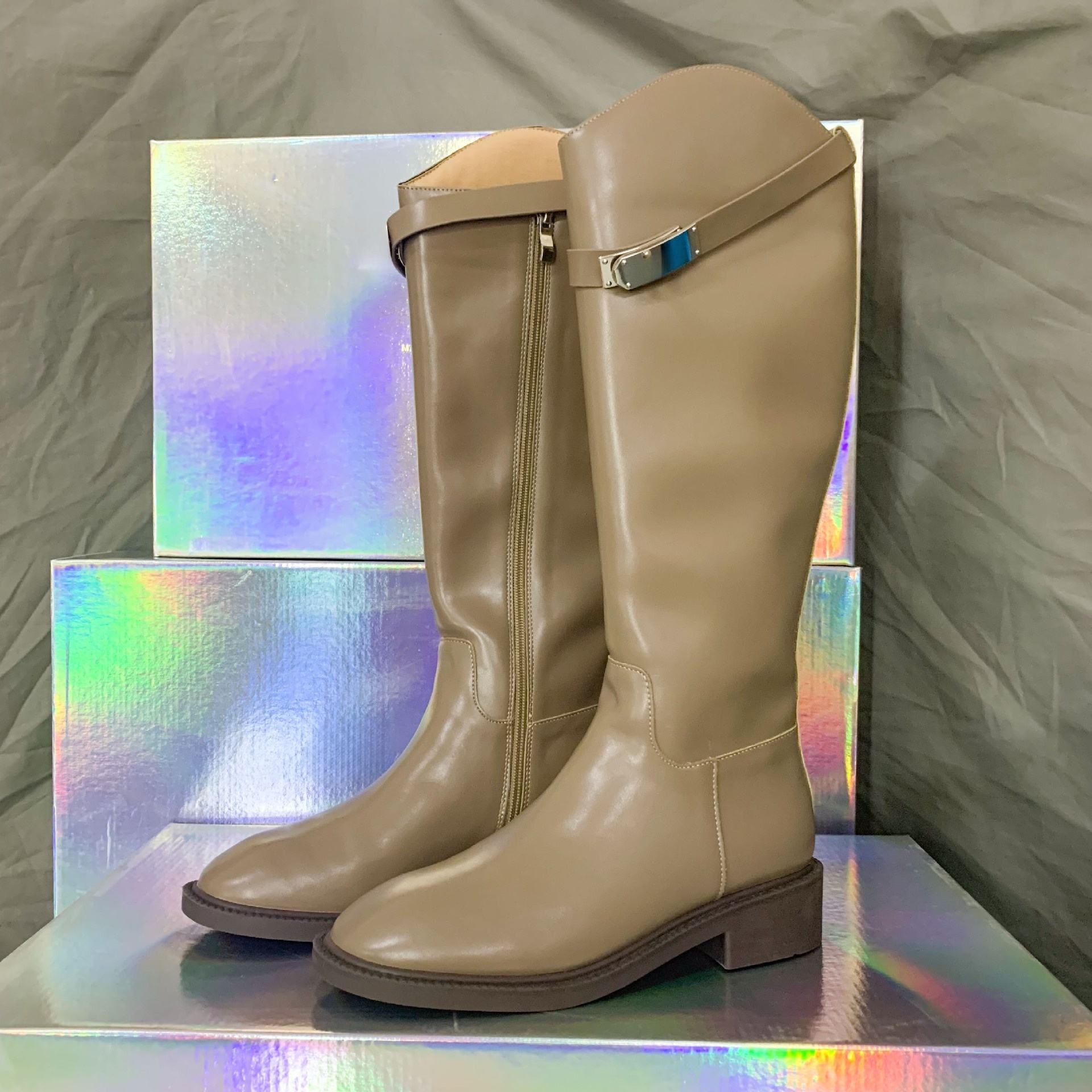 หนังกลับสีทอง