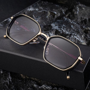 แว่นกันแดดทรงสี่เหลี่ยมใหม่สำหรับผู้ชายป้องกันรังสียูวี 400 กรอบพลาสติกและโลหะสีดำร่มกันแดดกลางแจ้งเลนส์คลาส 2 - Product Image 2