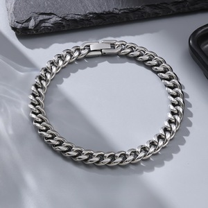 Bracciale Punk Semplice Fatto a Mano con Catena Cubana Impermeabile in Acciaio Inossidabile, Gioielli alla Moda per Uomo e Donna, Vendita all'Ingrosso 2026 - Product Image 2