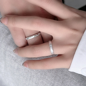 Bagues de couple ajustables en <span class=keywords><strong>argent</strong></span> sterling 925 avec zircon pavé, motif vague minimaliste, bijoux en gros avec nom personnalisé - Product Image 3