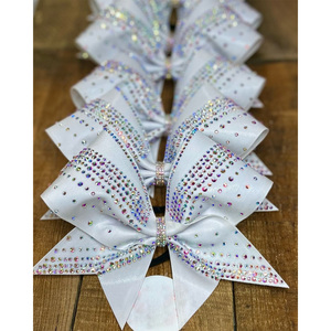 Collection de nœuds de cheerleading multicolores personnalisés : nœuds scintillants verts, oranges et bleus avec strass - Product Image 2