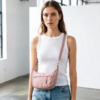 Sac bandoulière en nylon imperméable personnalisé Fermeture à glissière Sangle réglable pour les voyages Utilisation quotidienne Sac à bandoulière léger