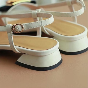 Sandali Donna alla Moda con Punta Aperta e Tacco Basso di Alta Qualità per Uso Quotidiano con Design Slingback in PU PVC per l'Estate - Product Image 5