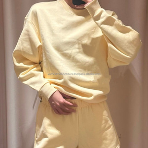 Survêtements de mode personnalisés pour femmes avec logo, haut à manches longues et short de sport brodé, ensemble deux pièces - Product Image 2