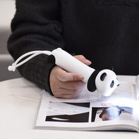 Cadeau USB personnalisé, mini porte-clés panda, jouets, lampe torche portable, lampe torche rechargeable puissante en silicone pour enfants