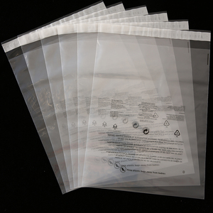 Sacs d'emballage <span class=keywords><strong>en</strong></span> <span class=keywords><strong>plastique</strong></span> imperméables autocollants personnalisés avec avertissement de suffocation, directement de l'usine - Product Image 1